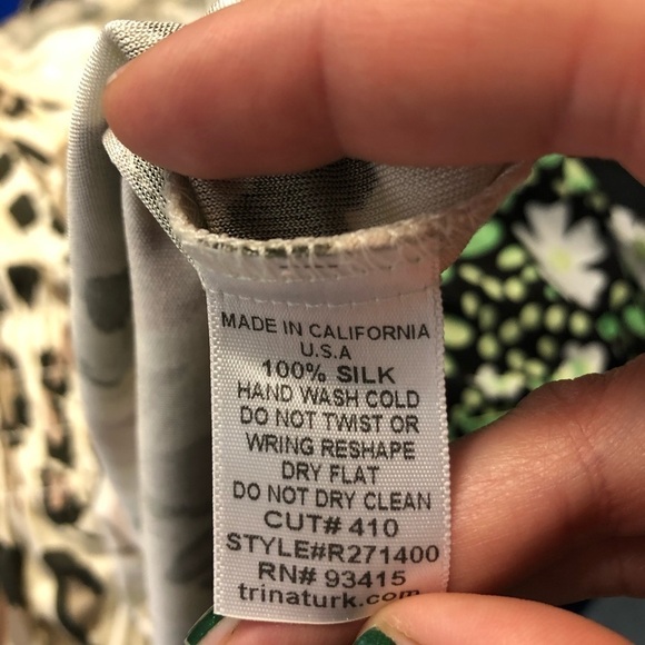 Trina Turk 100% Silk Print Top Sz P - Picture 7 of 8